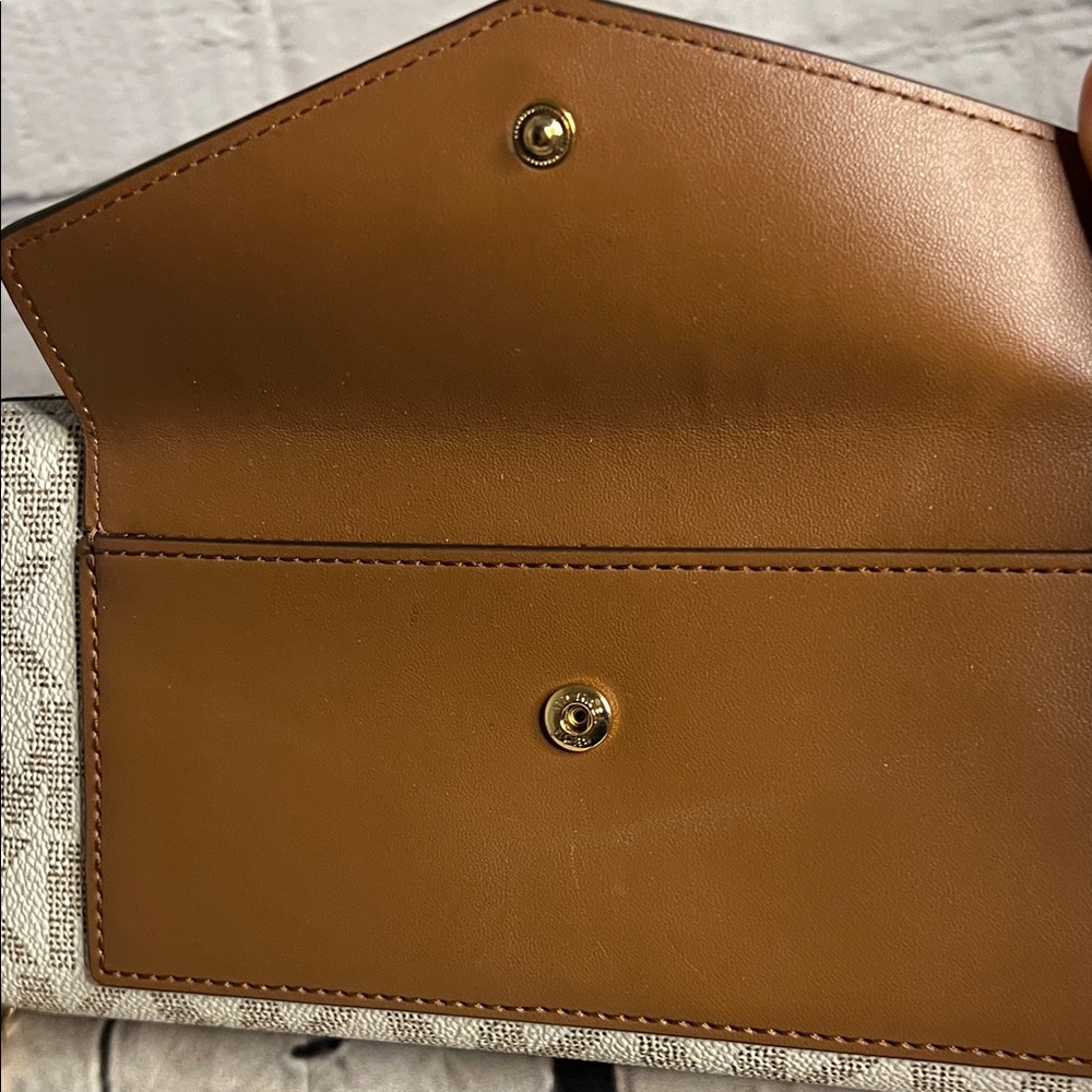 * 🌞Spring Vibes🍀 Michael Kors Jet Set Charm LG Signature Envelope Wallet - Picture 5 of 13